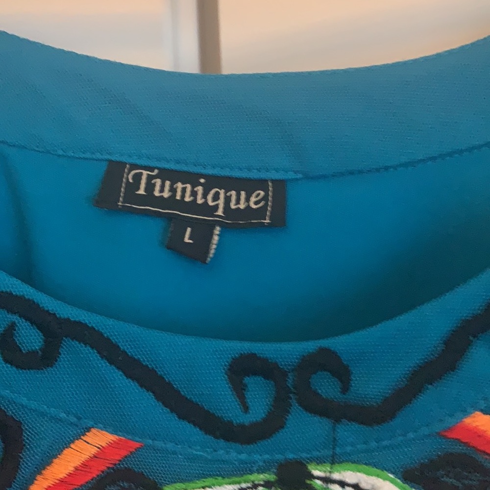 Tops - Picture 2 of 3